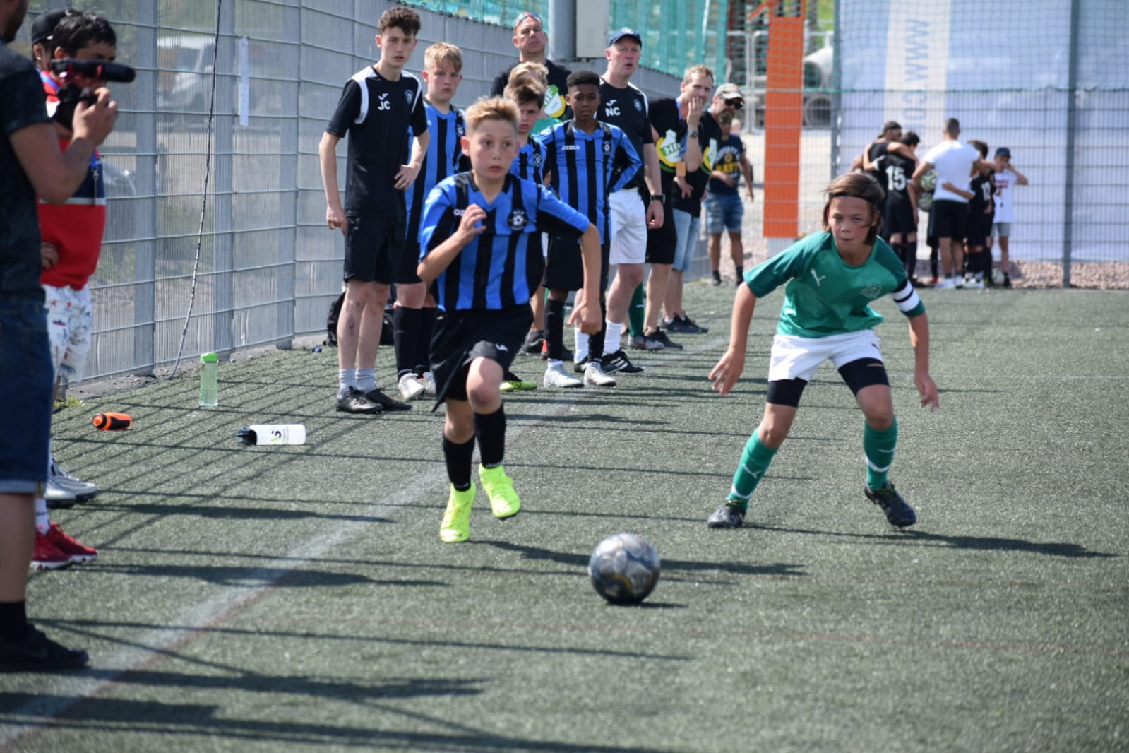 Elites player with the ball.